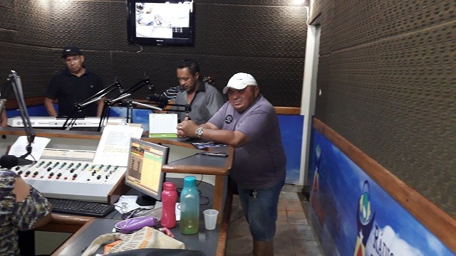 PROGRAMA DE RÁDIO CONEXION SIN FRONTEIRA RECEBE ARTISTAS DE GUAJARÁ.