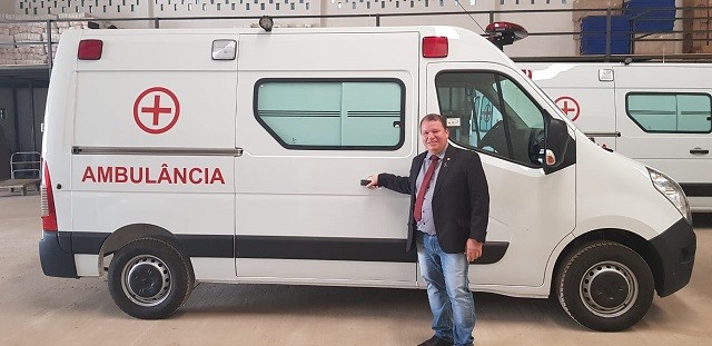 COM PARTICIPAÇÃO DECISIVA DE DEPUTADO, MUNICÍPIO RECEBE 3 NOVAS AMBULÂNCIAS