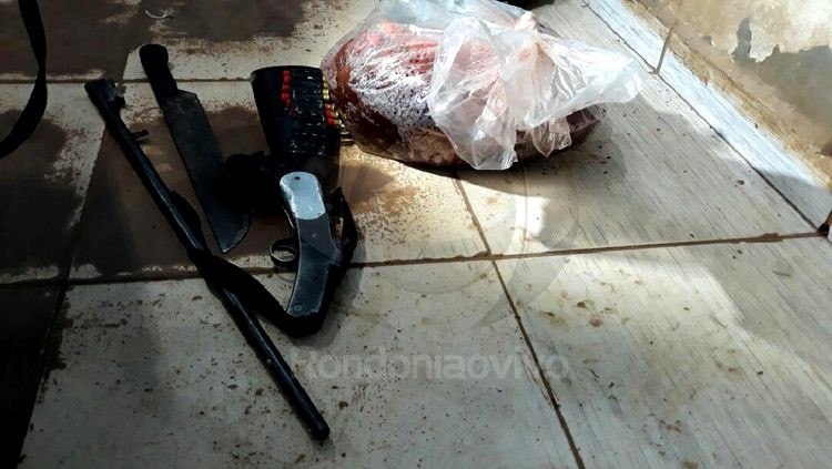 Dupla armada é presa após matar tatus a tiros