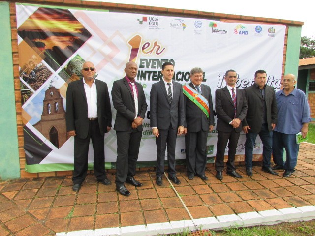 NORONHA PARTICIPA, NA BOLÍVIA, DE ENCONTRO SOBRE CIDADES DA REGIÃO AMAZÔNICA