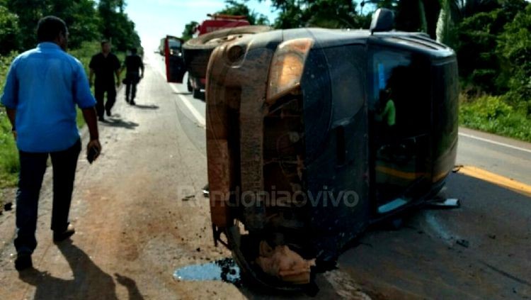 Secretário de agricultura e vereador sofrem acidente na BR-364