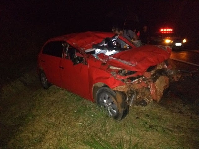 GRAVE ACIDENTE: VEÍCULO COLIDE NA CARROÇA DE UM TRATOR