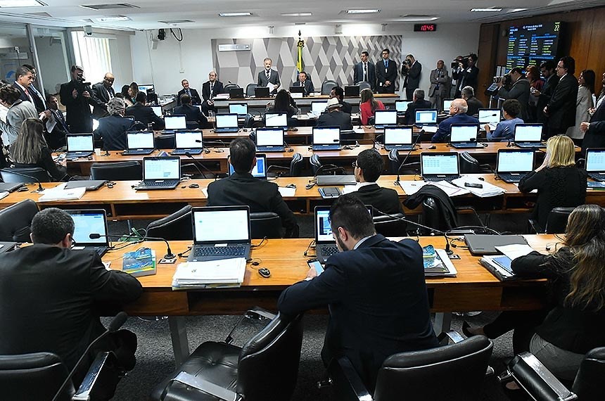 VAI A PLENÁRIO: Comissão do Senado aprova projeto que obriga presos a pagar despesas