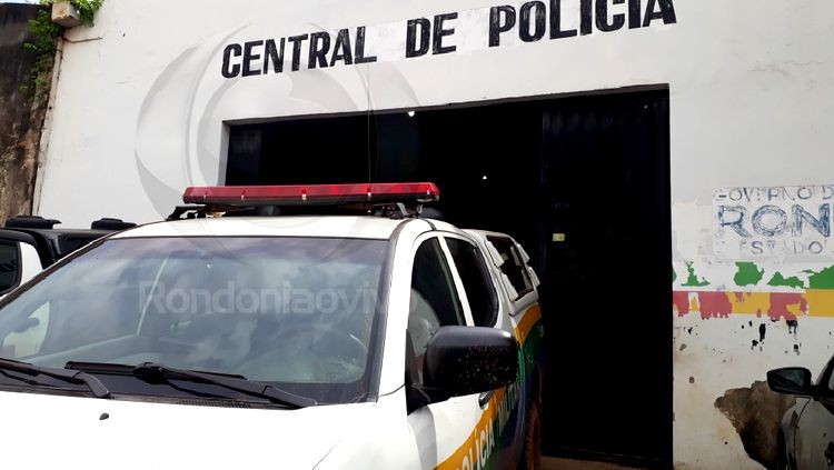TARADO: Passageiro é preso se masturbando dentro de ônibus na frente de jovens