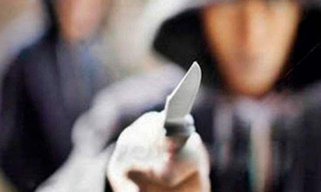 ARMADO COM FACA ELEMENTO ROUBA CELULAR DE HOMEM NA RODOVIÁRIA DE NOVA MAMORÉ.
