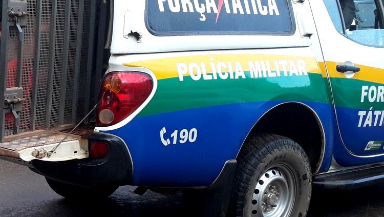 Grávida é surrada após dormir no chão enquanto marido ficava com outra na cama