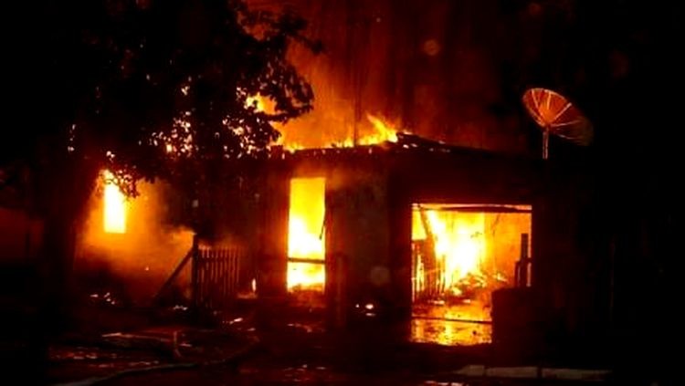 Ex- marido é preso suspeito de atacar mulher com golpe de facão e incendiar residência
