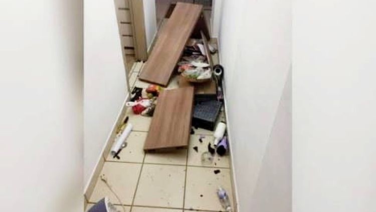 Filho ameaça mãe e causa destruição em residência por causa de dinheiro