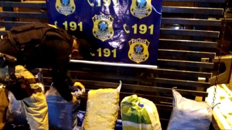 PRF: Rapaz de 26 anos é preso com 170 quilos de cocaína