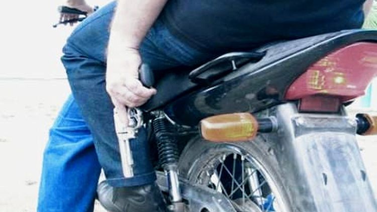 MULHER TEM APOSENTADORIA ROUBADA AO SACAR EM AGÊNCIA NO CENTRO.