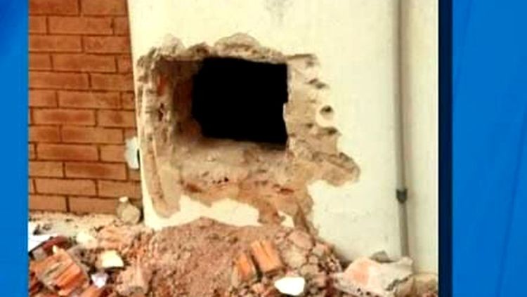 Bando faz buraco em parede e pratica arrastão em loja de joias