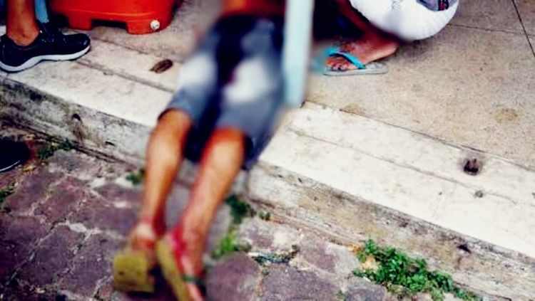 Jovem é atacado a facada ao ser proibido de passar em frente a casa de suspeito.
