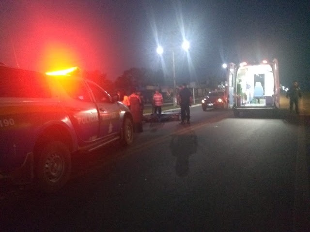 COLISÃO FRONTAL ENTRE MOTOCICLETAS RESULTA EM TRÊS FERIDOS NO CENTRO DE NOVA MAMORÉ.