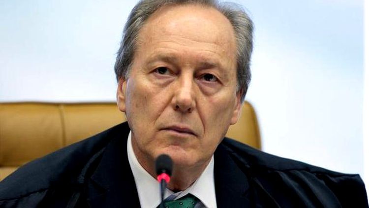 EDUCAÇÃO: Ministro do STF é surpreendido em sala de aula por aluno indignado com as regalias