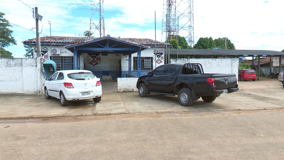 Dupla é presa após invadir e construir cerca em unidade de conservação Parque Estadual de Guajará-Mirim.