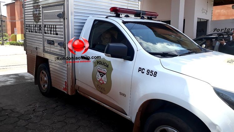 Irmã estava no banheiro quando criança atirou no próprio rosto