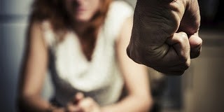 HOMEM AGRIDE MULHER, AMEAÇA DE MORTE E DIZ QUE NÃO TEM MEDO DE POLÍCIA.