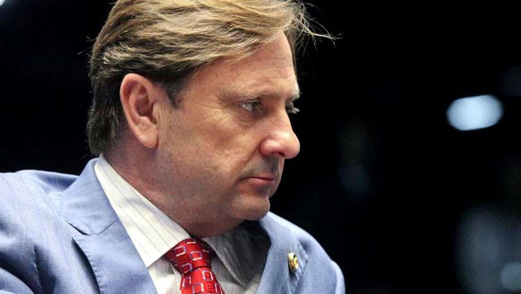 Senador Acir Gurgacz deixa PF no Paraná para cumprir pena em Brasília
