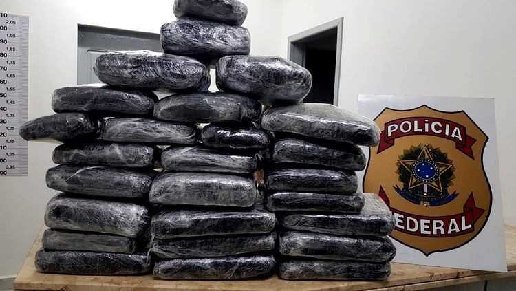 SKUNK: PF prende grávida com 28 quilos de maconha no aeroporto da capital