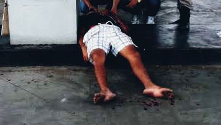 Homem é perseguido e atacado com várias facadas em padaria