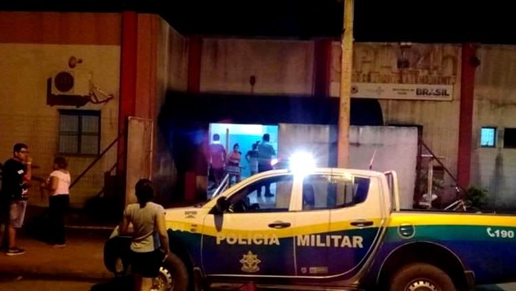Criminosos atiram em vítima durante roubo de motocicleta