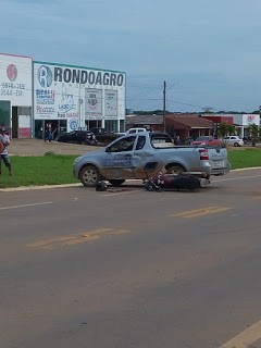 GRAVE ACIDENTE NO CENTRO DE NOVA MAMORÉ RESULTA EM UM MOTOQUEIRO GRAVEMENTE LESIONADO