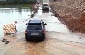 VIDEO: Água cobre trecho da BR-364 em Rondônia e ameaça isolar Guajará-Mirim e Acre por terra