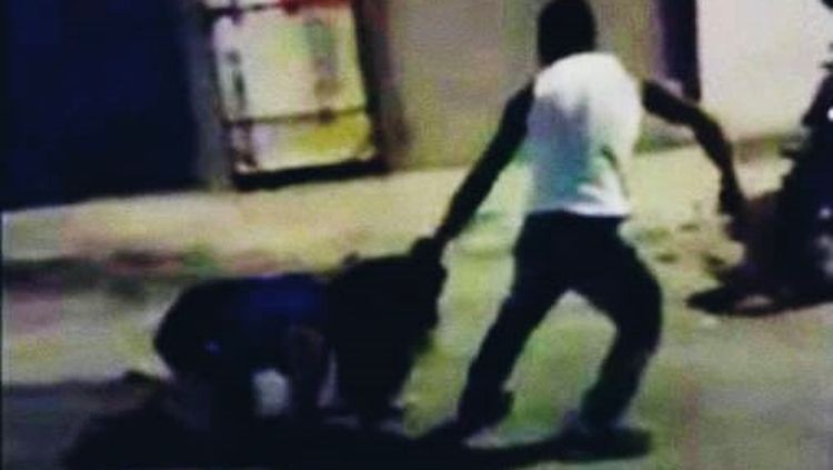 Mulher é arrastada e agredida por ex-marido inconformado com a separação