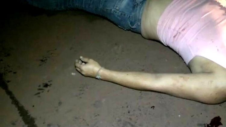 Mulher é morta a facadas pelo marido na frente da filha em residência