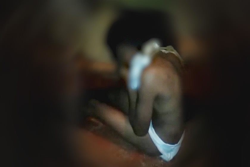 Jovem é estuprado por motoqueiro ao sair de festa e ainda fica sem o celular