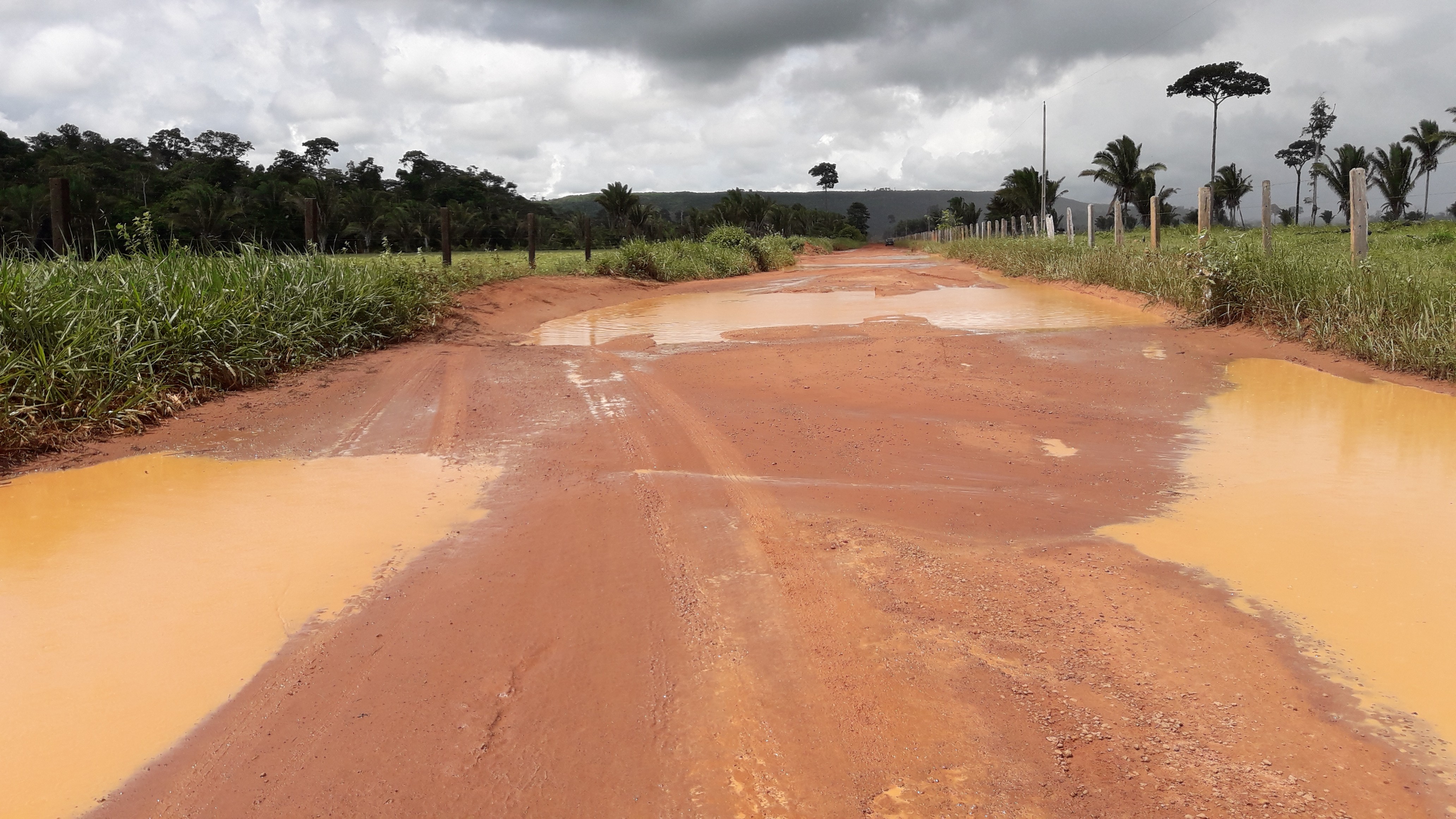 MORADORES DE RESERVA RECLAMAM DAS CONDIÇÕES DE ESTRADA