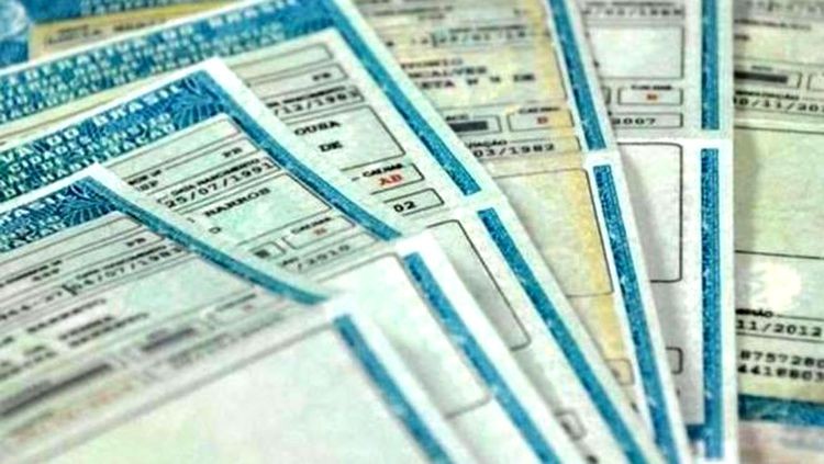 Bolsonaro estuda aumentar validade da CNH de 5 para 10 anos