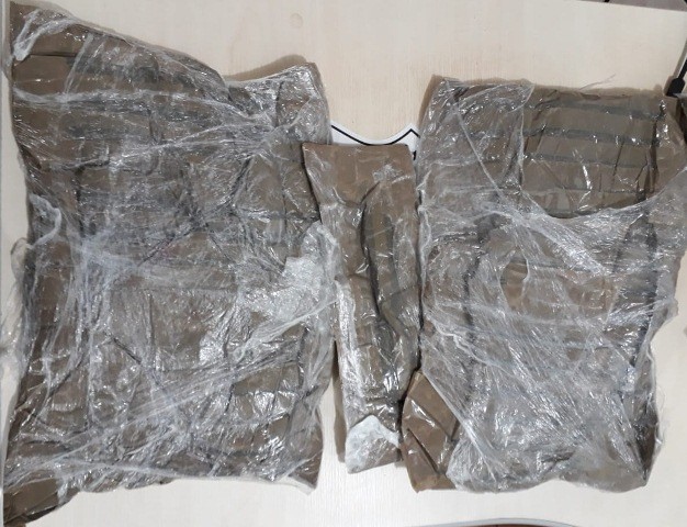 POLICIA CIVIL E UNESFRON PRENDEM MULHER COM DROGA PRESA AO CORPO EM GUAJARÁ-MIRIM-RO
