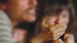 MENINA DE 13 ANOS É ESTUPRADA DURANTE BEBEDEIRA COM DOIS HOMENS.