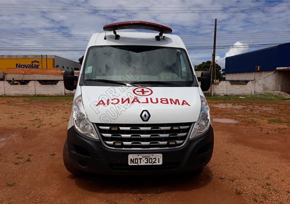 Ambulância do Hospital Regional “quebrada” foi deixada no pátio do Corpo de Bombeiros