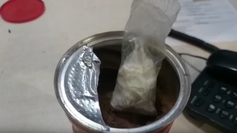 MÃE É DETIDA AO LEVAR DROGA PARA O FILHO EM UNIDADE DE INTERNAÇÃO - VÍDEO