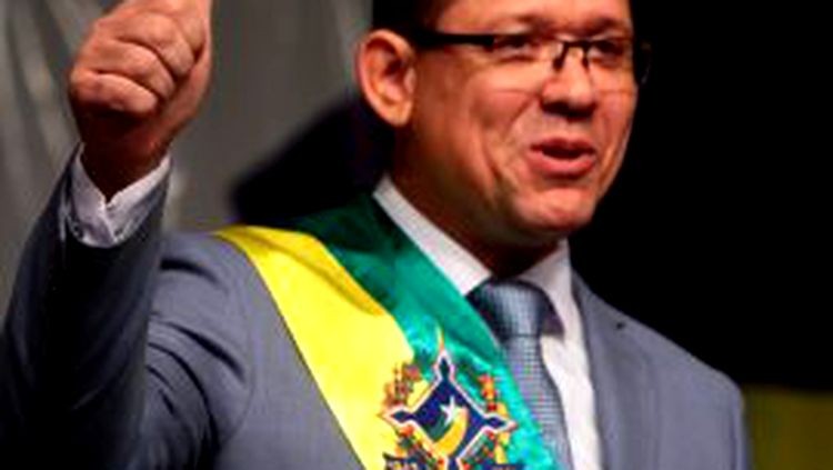 CANETADA: Governador revoga decretos de cedência de militares