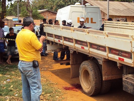 ACIDENTE FATAL  Criança morre após cair de caminhão de material de construção