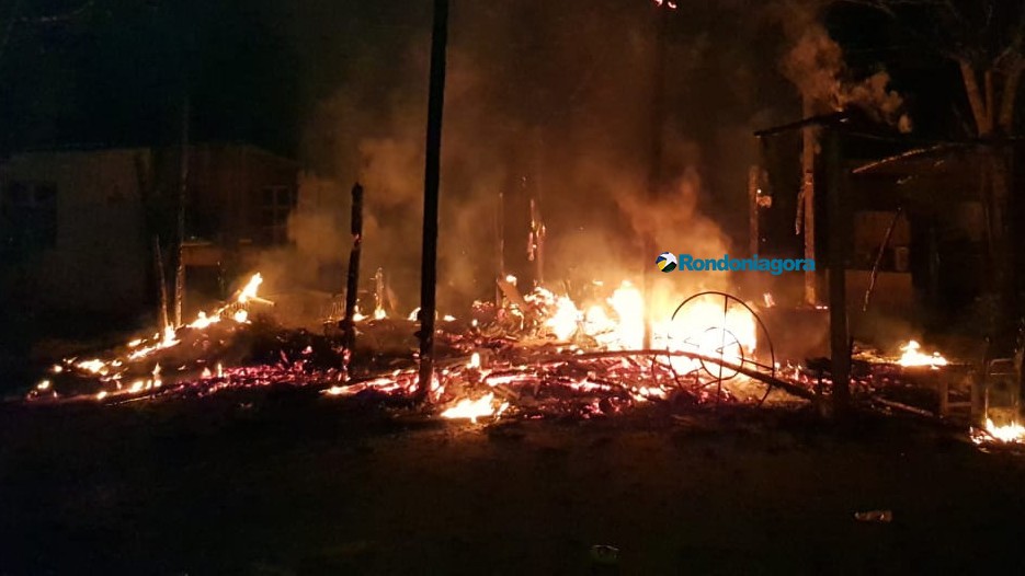 Homem embriagado é espancado por populares após incendiar casa da ex-mulher