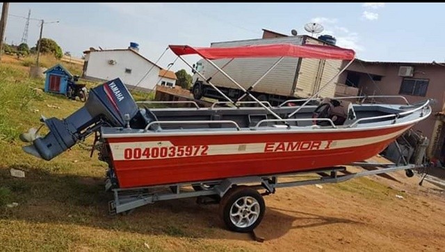 VENDE - SE LANCHA E MOTOR YAMAHA 60 HP