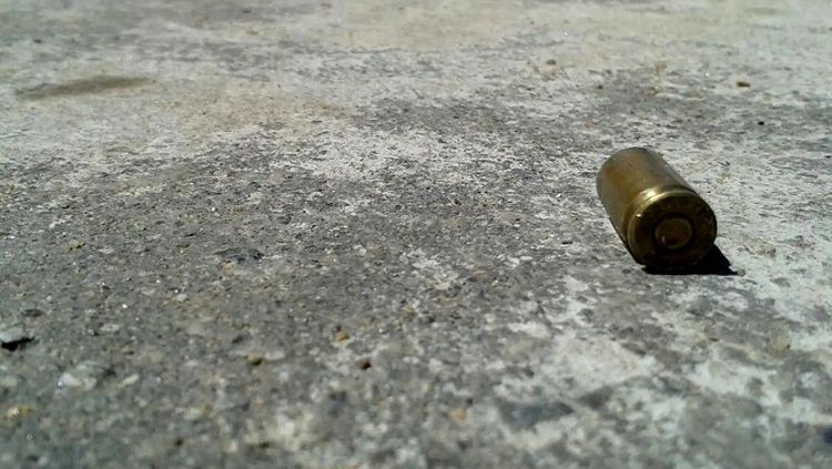 Adolescente sofre atentado a tiros enquanto se divertia em quadra de vôlei
