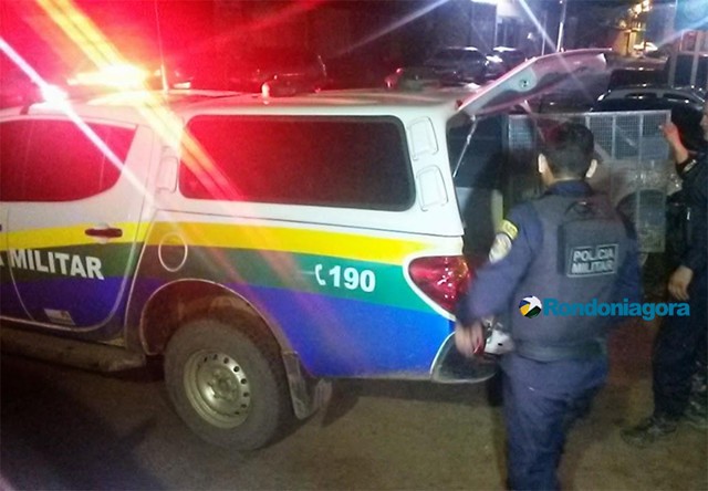 Homem é preso após tentar estuprar adolescente dentro de ônibus na BR 364Homem é preso após tentar estuprar adolescente dentro de ônibus na BR 364