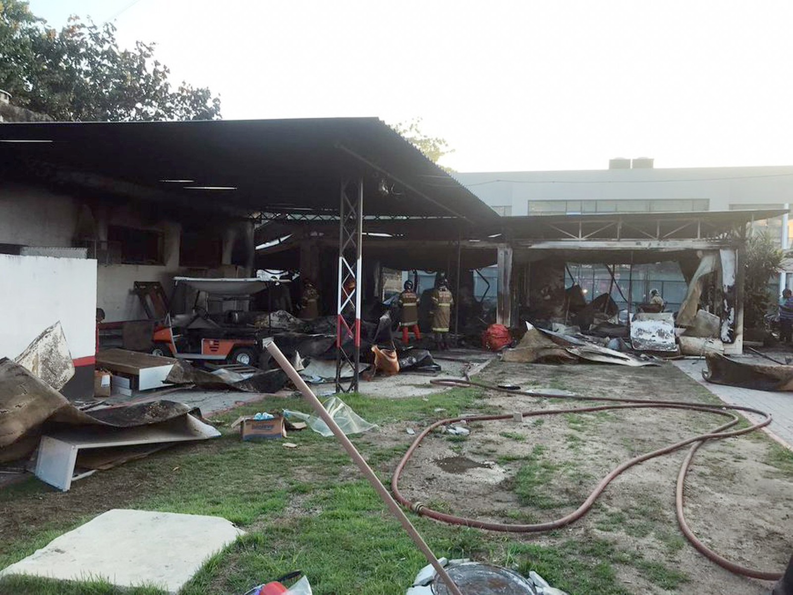 DEZ JOVENS ATLETAS DO FLAMENGO MORREM EM INCÊNDIO NO CENTRO DE TREINAMENTO, NA ZONA OESTE DO RIO.