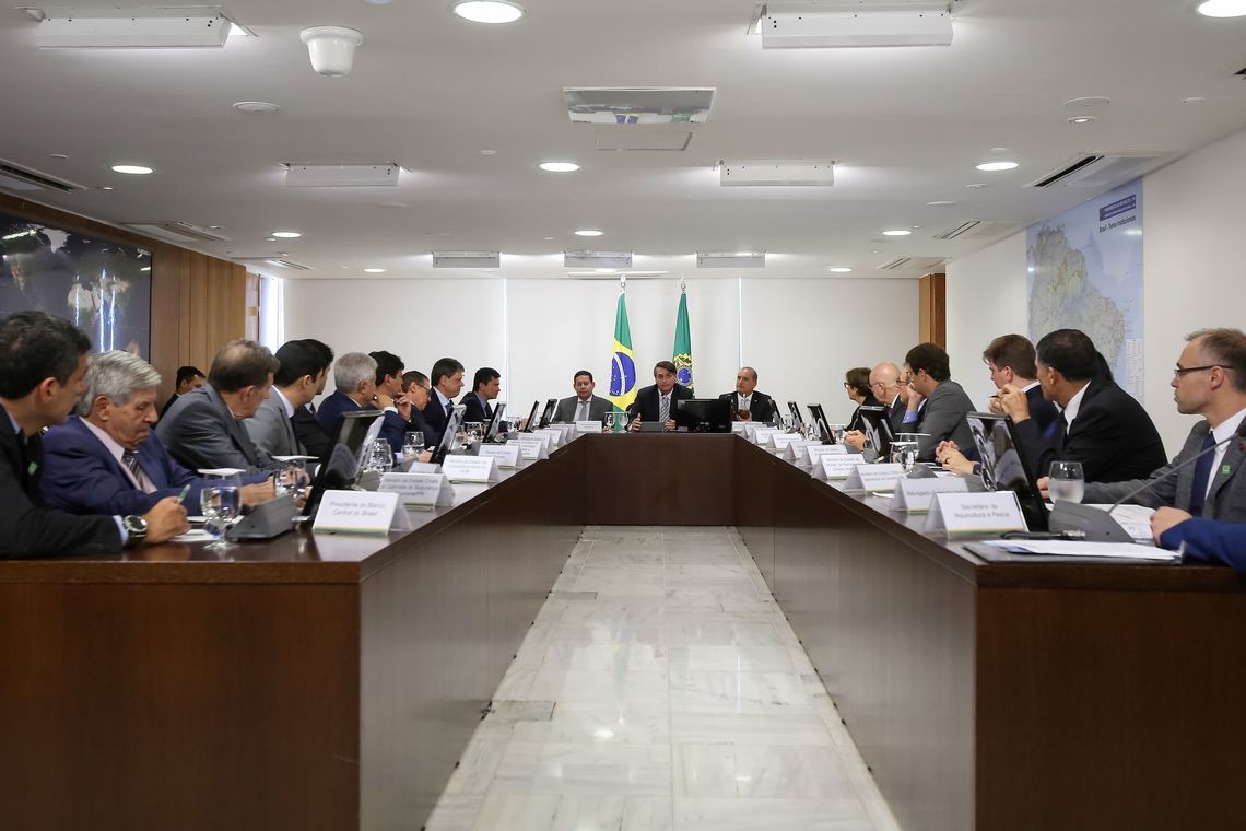 BOLSONARO ASSINA PROJETO DE LEI ANTICRIME