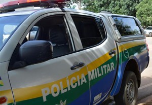 Mulher esfaqueia o marido durante crise de ciúmes