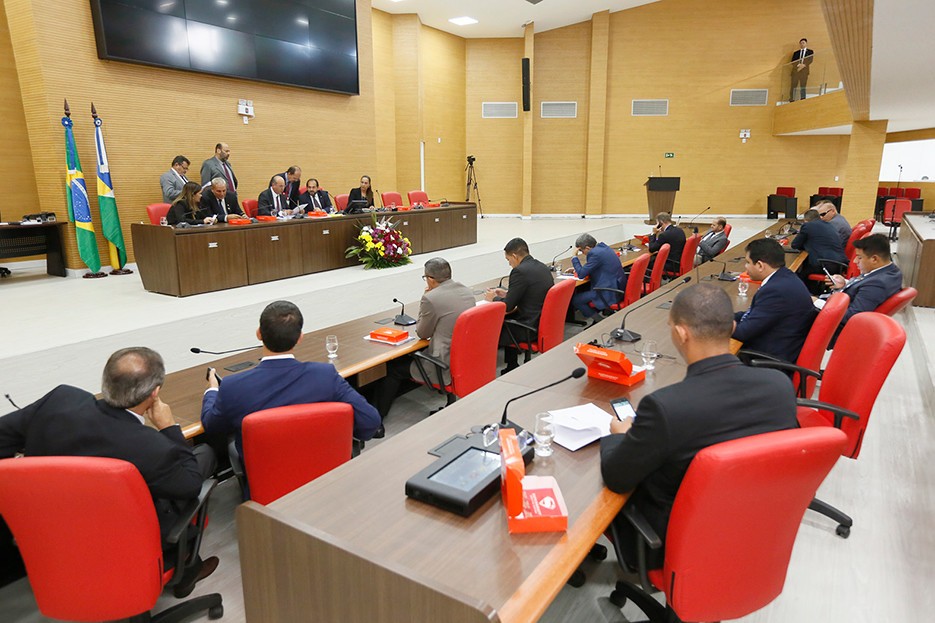 ALE derruba veto do Executivo e cassa benefícios fiscais, logísticos e concessão de terras