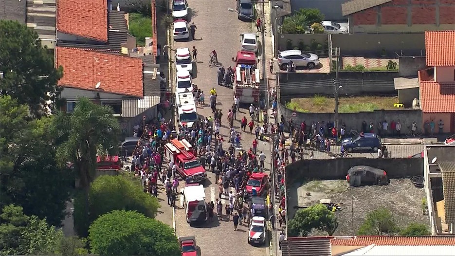 MASSACRE: Antes do crime, atirador postou foto com arma e máscara no Facebook