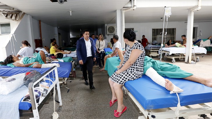 Deputado inspeciona João Paulo II e compara PS a cenário de guerra; Pessoas estão ao relente do sol