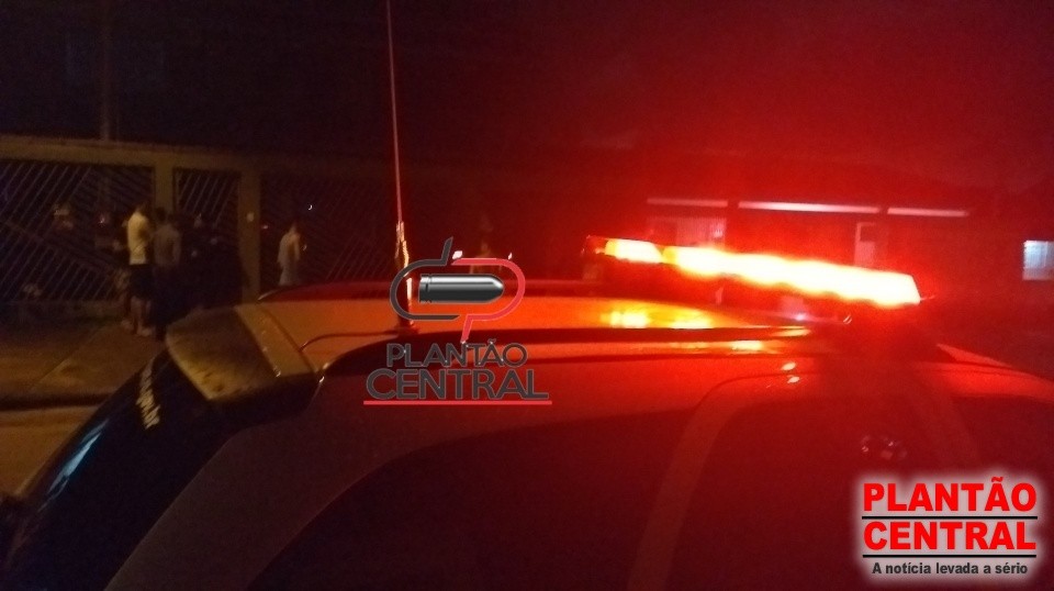 Policial Civil aposentado é executado a tiros ao chegar em casa.