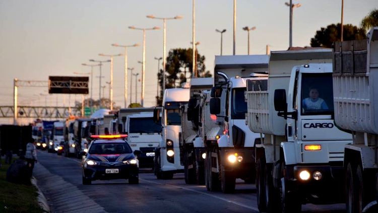 MANIFESTAÇÃO: Caminhoneiros se mobilizam para nova paralisação no dia 30